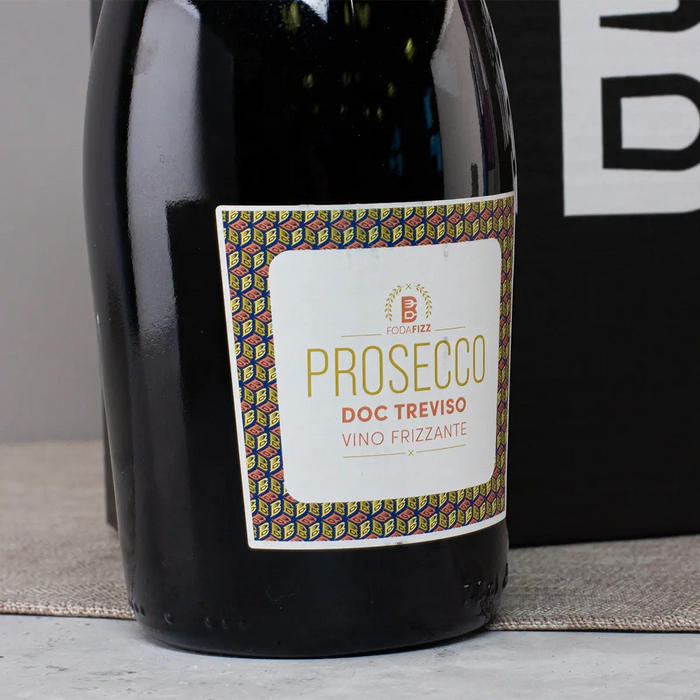 25-Z-PRO-005 Prosecco and Chocolate Gift Box Close-up