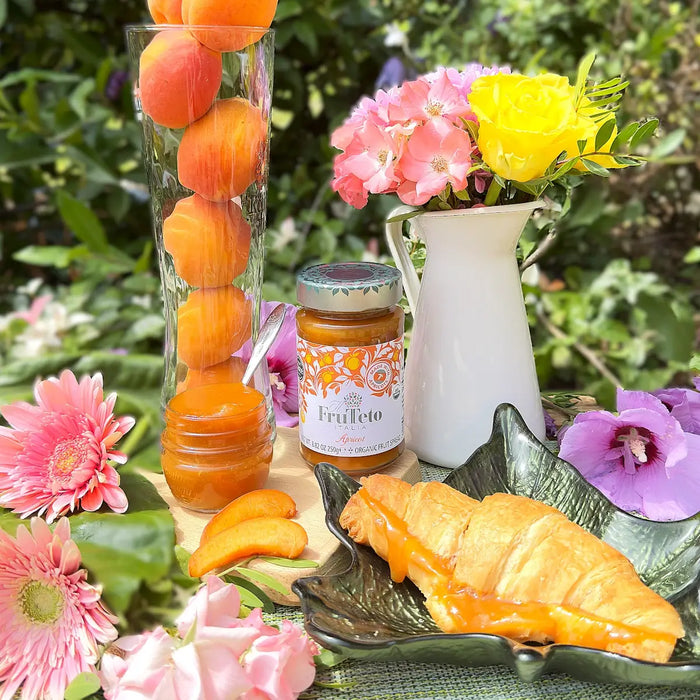 Frutteto Italia - Organic Apricot Jam 6 x 250g with a croissant and a tower of fresh apricots