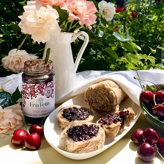 Frutteto Italia - Organic Wild Cherry Jam 6 x 250g with bread and fresh cherries